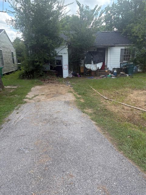 Photo of 4810 Galveston Street, Beaumont, TX 77703 (MLS # 42754800)