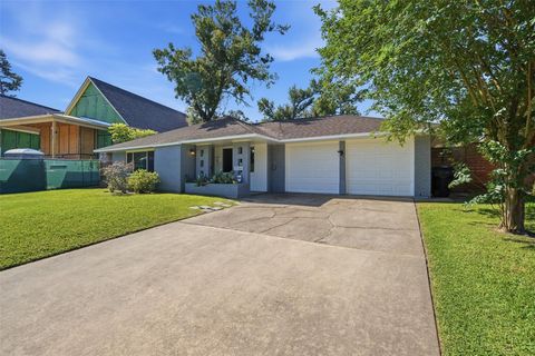Photo of 6111 Waltway Drive, Houston, TX 77008 (MLS # 28157578)
