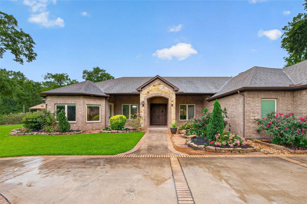 Photo of 19267 Serpenteer Drive, Porter, TX 77365 (MLS # 83845197)