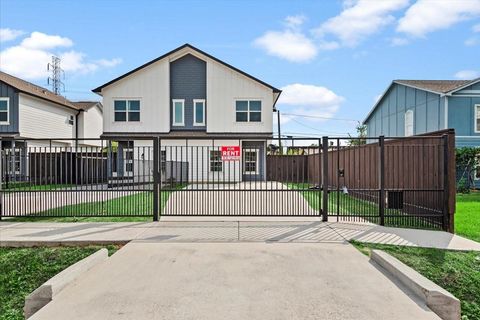 Photo of 2002 Lynnfield Unit B Street, Houston, TX 77093 (MLS # 69313466) Photo of 2002 Lynnfield Unit B Street, Houston, TX 77093 (MLS # 69313466)