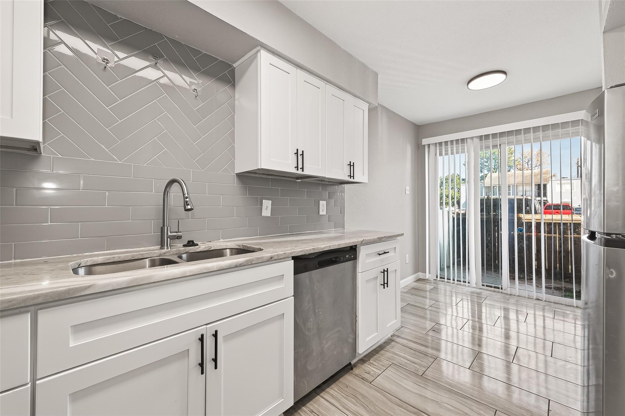 5625 Antoine Drive 1203