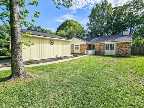Photo of 725 S Illinois Avenue, League City, TX 77573 (MLS # 36781788)