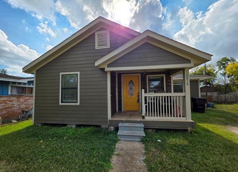 Photo of 10015 Porto Rico Road, Houston, TX 77041 (MLS # 8583445)