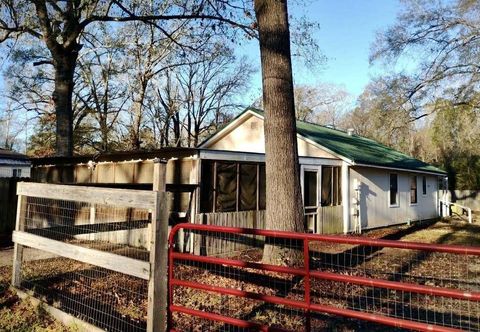 Homes For Sale - 211 Bobwhite Lane<br/> Livingston, TX 77351