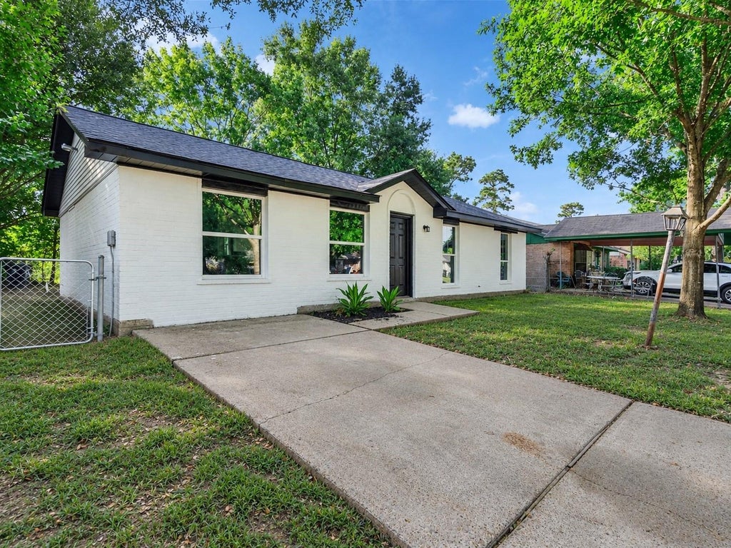 Photo of 9814 Trumpet Street, Houston, TX 77078 (MLS # 76440218)