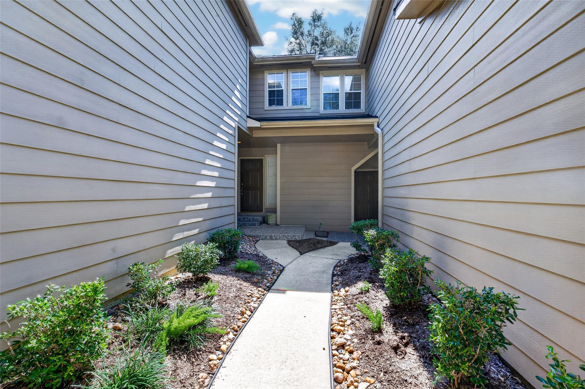18 Valley Oaks Circle