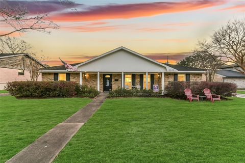 Photo of 5323 Rutherglenn Drive, Houston, TX 77096 (MLS # 17766494)