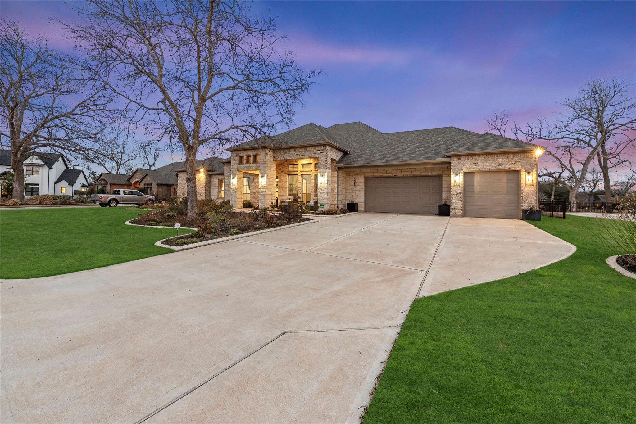 4218 Wooded Isle Way