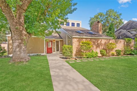 Photo of 707 Center Hill Drive, Houston, TX 77079 (MLS # 50553902)