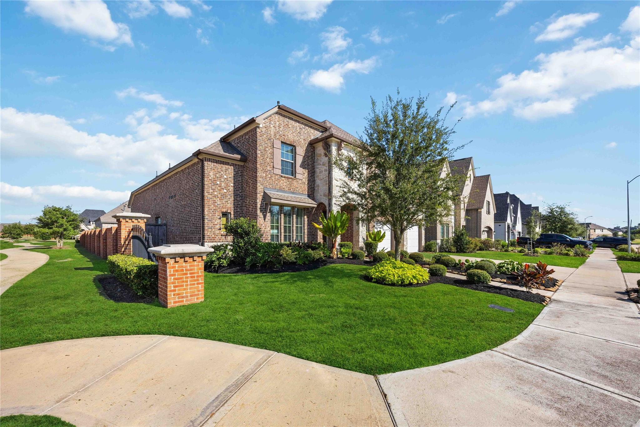 8803 Autumn Pine Drive