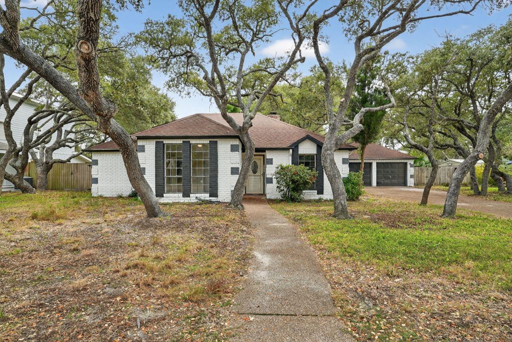 Photo of 107 Cherry Hills HLS, Rockport, TX 78382 (MLS # 70632058)