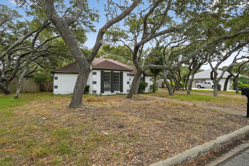 Photo of 107 Cherry Hills HLS, Rockport, TX 78382 (MLS # 70632058)