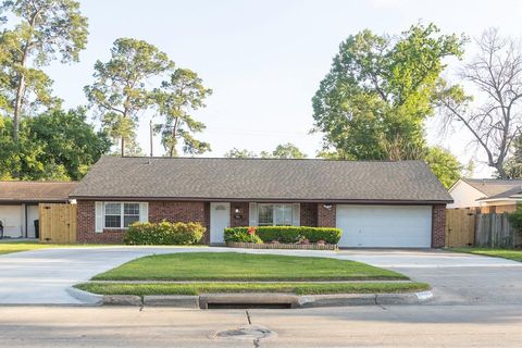 Photo of 10055 Westview Drive, Houston, TX 77055 (MLS # 44011638)