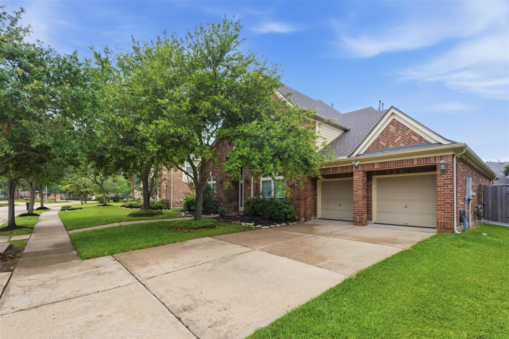 2210 Dali Lane