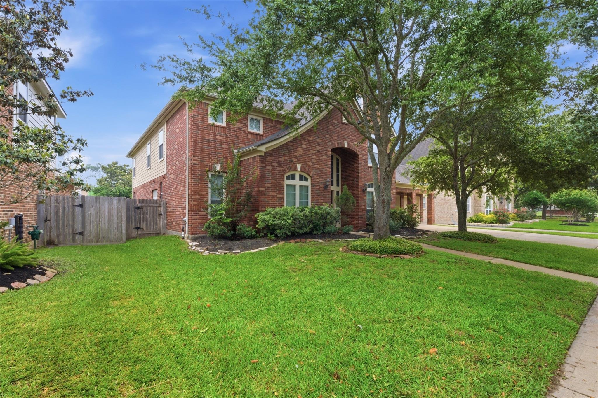 2210 Dali Lane