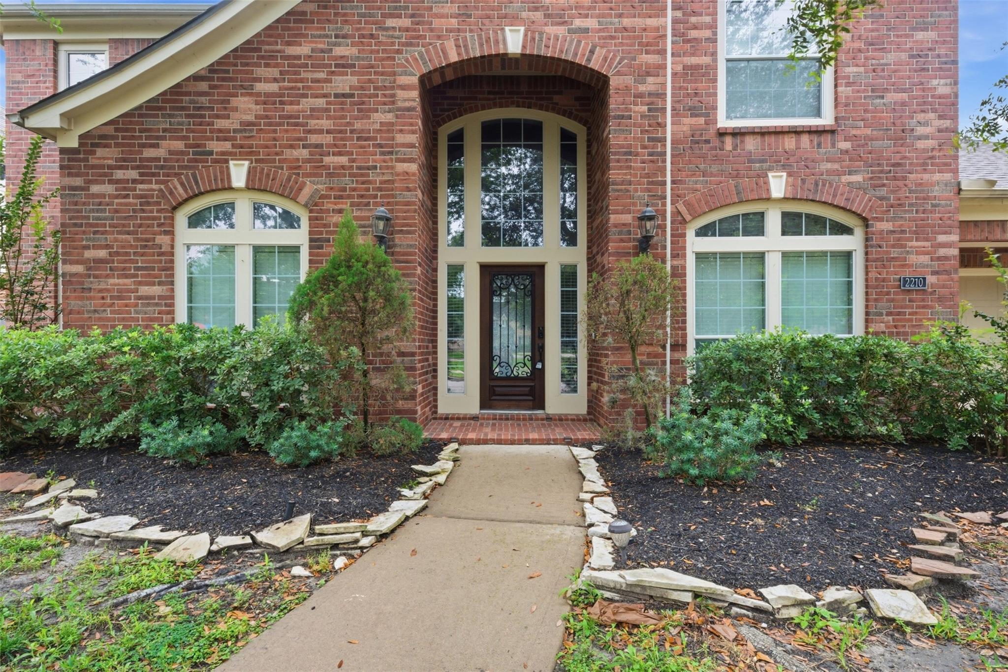 2210 Dali Lane