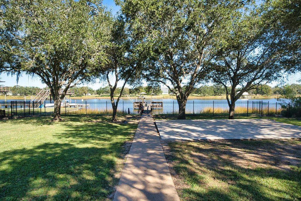 Photo of 6418 County Road 659, Brazoria, TX 77422 (MLS # 77215404)