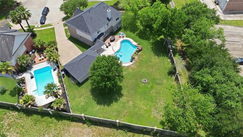 Photo of 2402 Daytona Court, Friendswood, TX 77546 (MLS # 42569795)