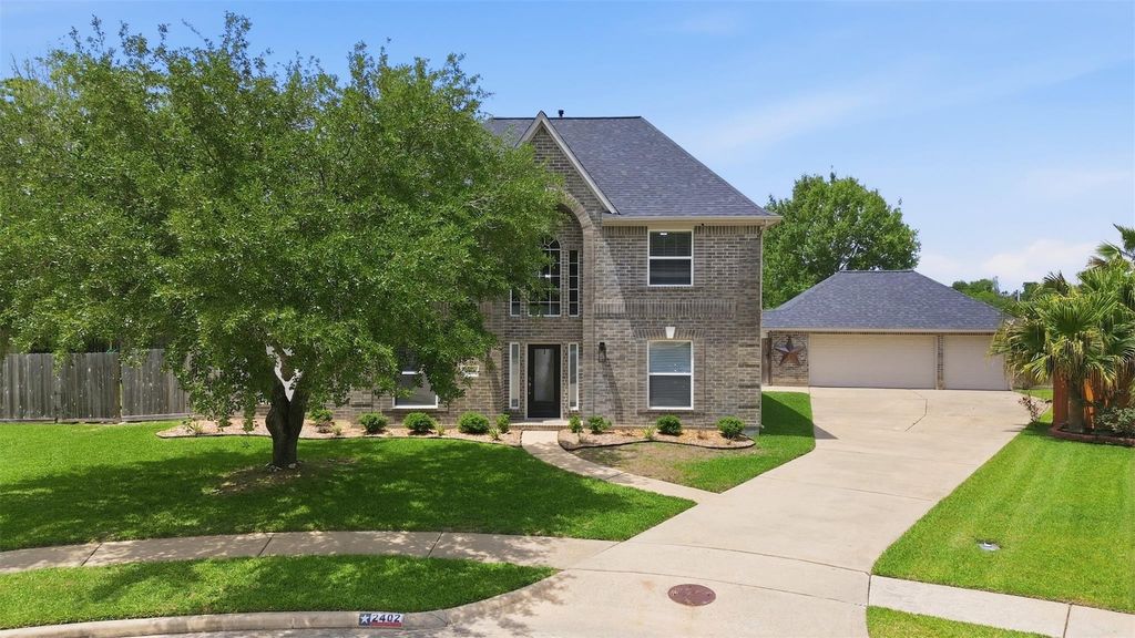 Photo of 2402 Daytona Court, Friendswood, TX 77546 (MLS # 42569795)