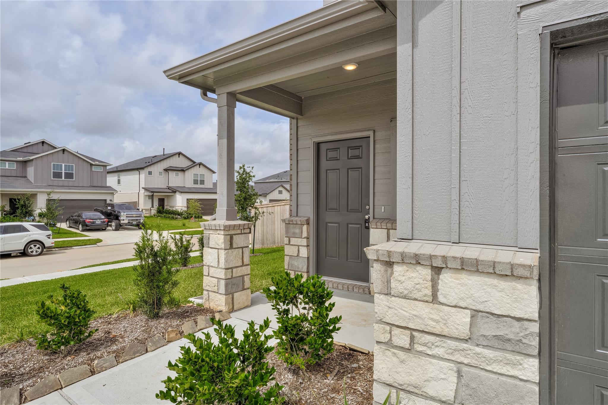 905 Silver Buckle Lane