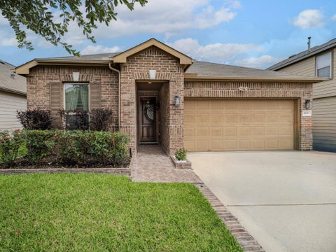 Photo of 4130 Lake Cypress Circle, Houston, TX 77068 (MLS # 64043308)