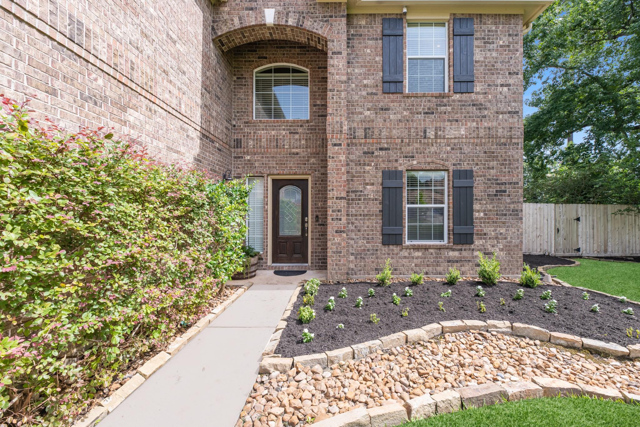 16506 E Kingscoate Drive