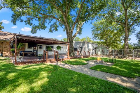 Photo of 2411 Orange Street, Waller, TX 77484 (MLS # 96465013)