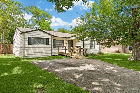 Photo of 7413 Faith Drive, Deer Park, TX 77536 (MLS # 32839477)