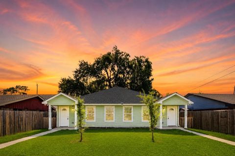 Photo of 1010 Clinton Park Street #A/B, Houston, TX 77029 (MLS # 62755501)