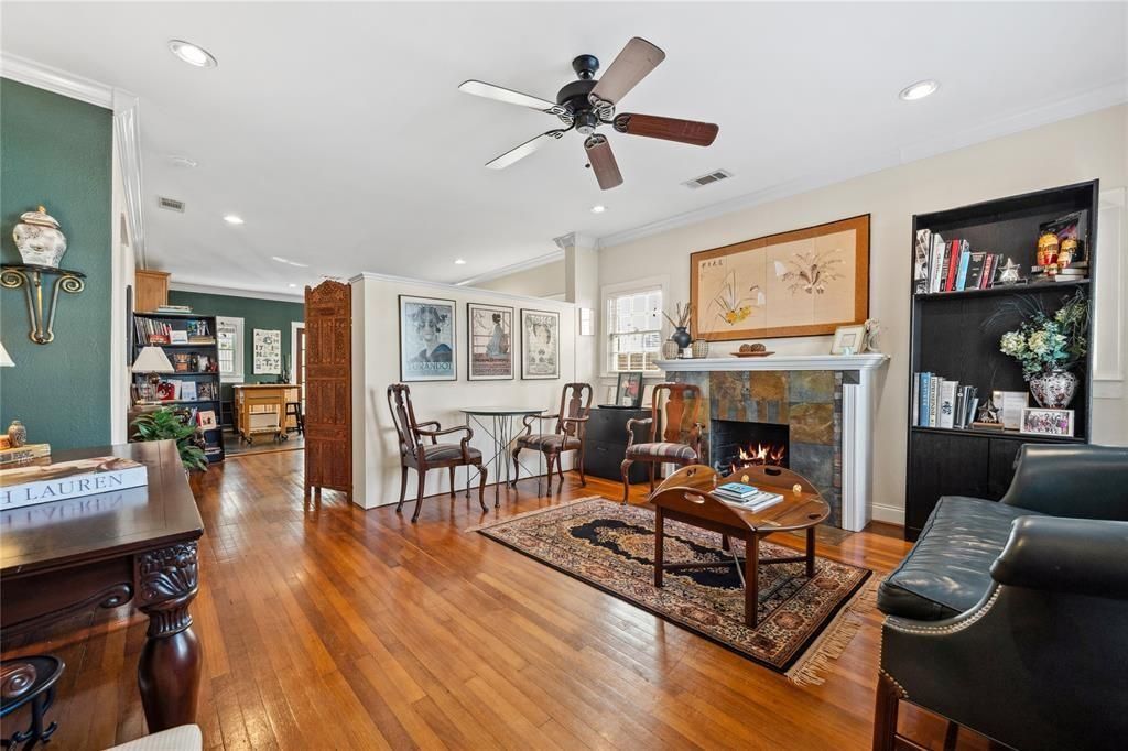 Photo of 511 Peden Street, Houston, TX 77006 (MLS # 12269655)