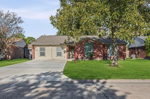 Photo of 414 Harold Lane, Baytown, TX 77521 (MLS # 35971973)