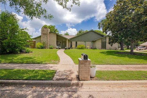 Photo of 602 Chimney Rock Drive, Victoria, TX 77904 (MLS # 79939875)