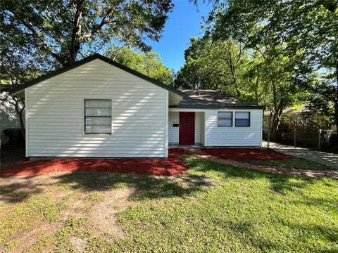 Photo of 4137 Woodfin Street, Houston, TX 77025 (MLS # 96361137)