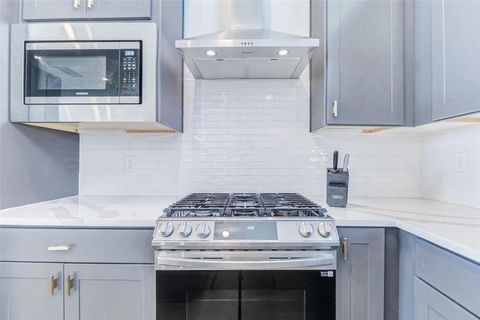 Tiny photo for 334 Eastwood Street, Houston, TX 77011 (MLS # 8087691)