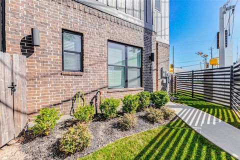 Tiny photo for 334 Eastwood Street, Houston, TX 77011 (MLS # 8087691)