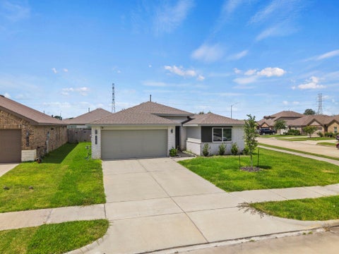 Photo of 1702 Plantation Place, Baytown, TX 77523 (MLS # 28726859)