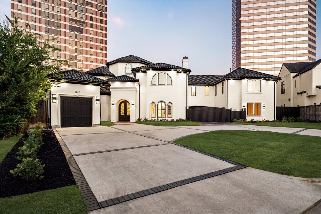 Photo of 5142 Huckleberry Circle, Houston, TX 77056 (MLS # 61668172)