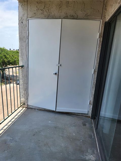 Tiny photo for 2818 S Bartell Drive #312, Houston, TX 77054 (MLS # 81479009)