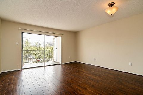 Tiny photo for 2818 S Bartell Drive #312, Houston, TX 77054 (MLS # 81479009)