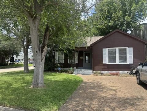 Homes For Rent - 3936 Browning Street<br/> Houston, TX 77005