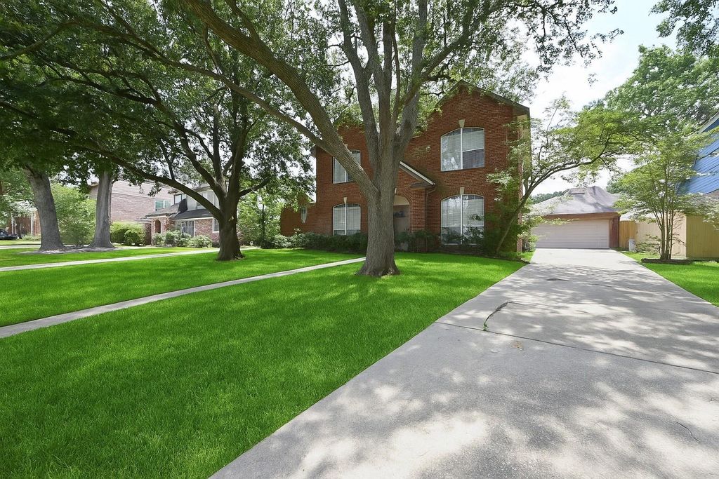Photo of 6419 Sutter Park Lane, Houston, TX 77066 (MLS # 53767195)