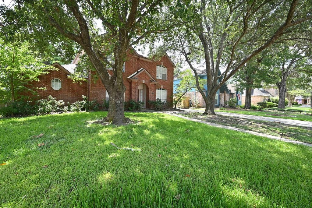 Photo of 6419 Sutter Park Lane, Houston, TX 77066 (MLS # 53767195)