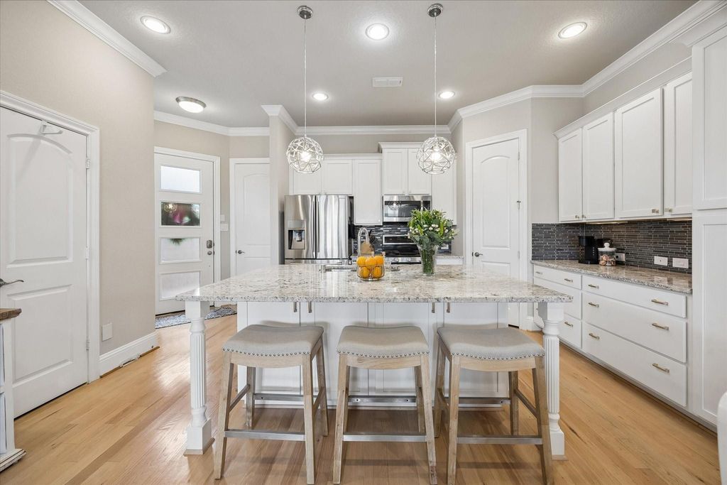 Photo of 8417 Water Oak Pass Drive, Houston, TX 77055 (MLS # 95698712)