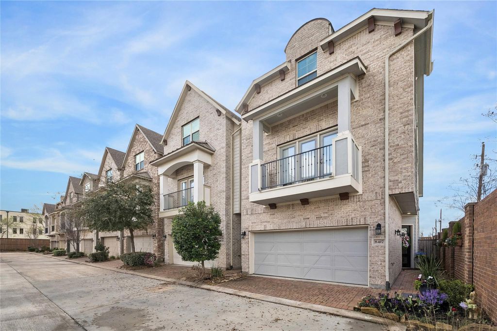 Photo of 8417 Water Oak Pass Drive, Houston, TX 77055 (MLS # 95698712)