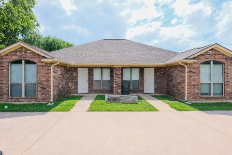 Photo of 722 N Sharp Street, Franklin, TX 77856 (MLS # 96682164)