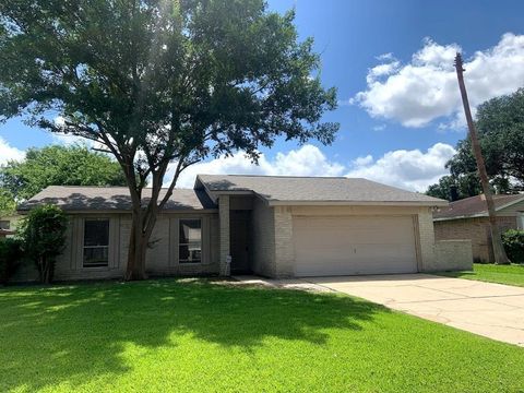 Photo of 16715 Ribbonridge Drive, Sugar Land, TX 77498 (MLS # 32398378)