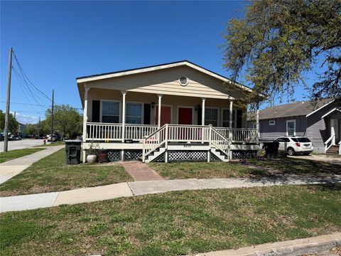 Photo of 1814 49th Street, Galveston, TX 77551 (MLS # 18727627)