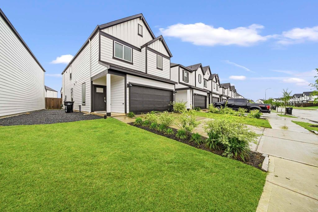 Photo of 3014 Skyline Mesa Drive Dr, Houston, TX 77047 (MLS # 93247265)