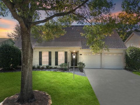 Photo of 9635 Weatherwood Drive, Houston, TX 77080 (MLS # 88524175)