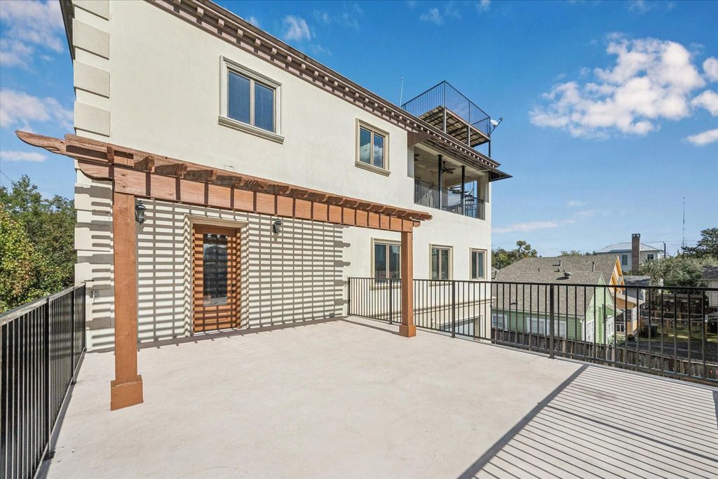 Photo of 1919 Lubbock Street, Houston, TX 77007 (MLS # 92544674)